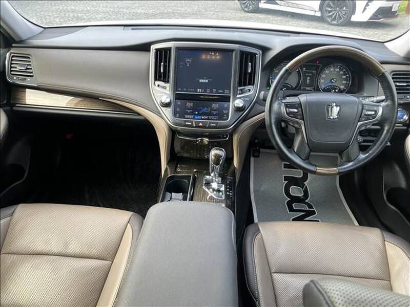 TOYOTA CROWN MAJESTA