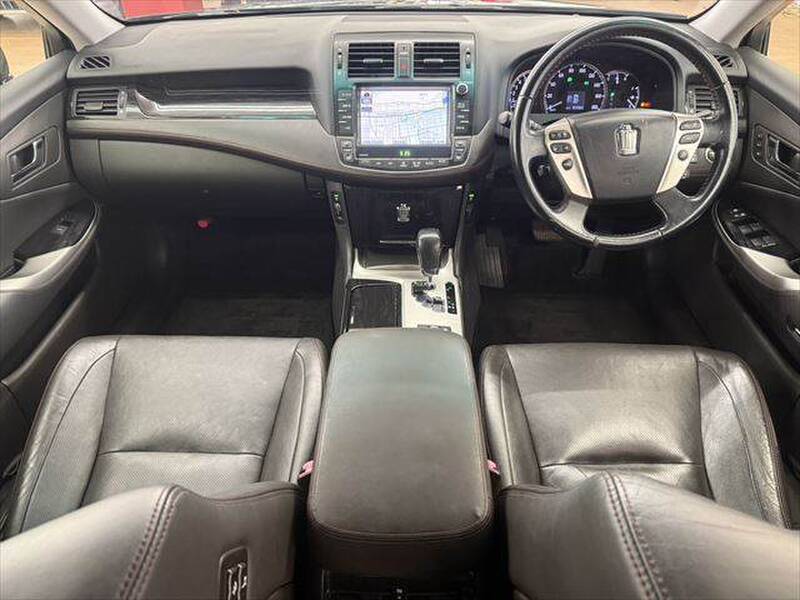 TOYOTA CROWN ATHLETE