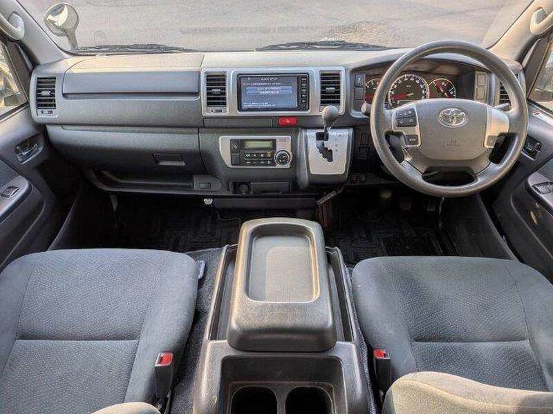 TOYOTA HIACE VAN