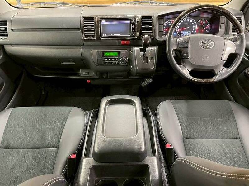 TOYOTA HIACE VAN