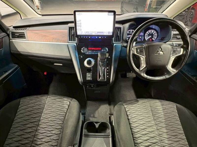 MITSUBISHI DELICA D5