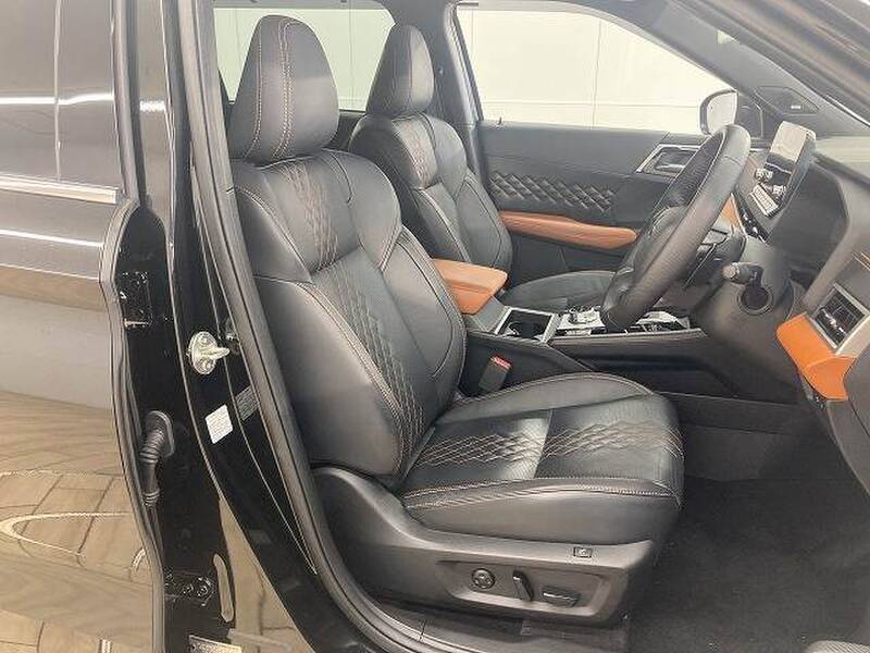 MITSUBISHI OUTLANDER PHV