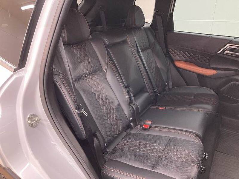 MITSUBISHI OUTLANDER PHV