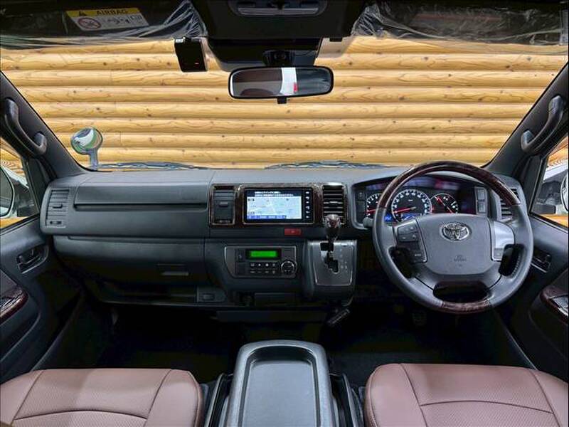 TOYOTA HIACE VAN