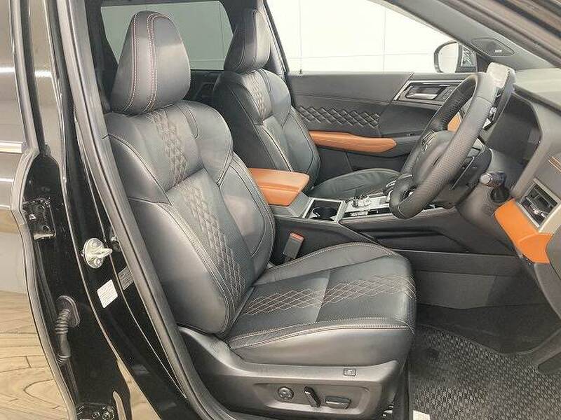 MITSUBISHI OUTLANDER PHV