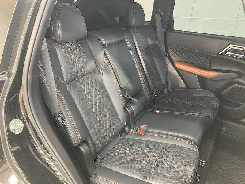 MITSUBISHI OUTLANDER PHV