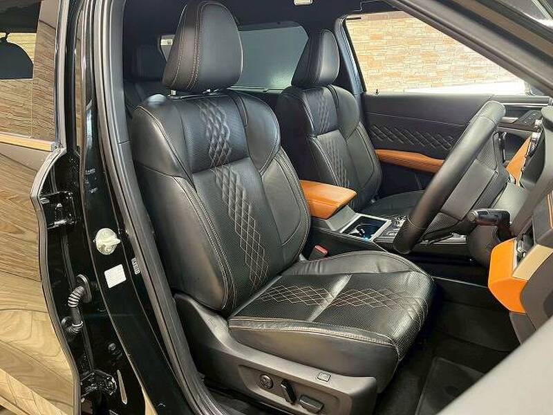 MITSUBISHI OUTLANDER PHV