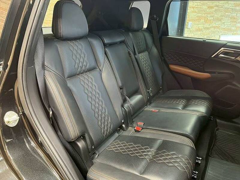 MITSUBISHI OUTLANDER PHV