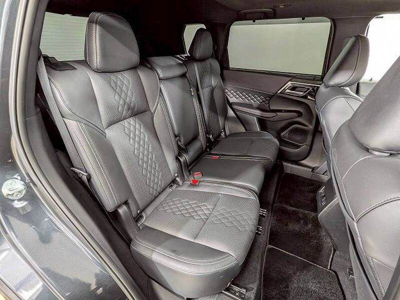 MITSUBISHI OUTLANDER PHV