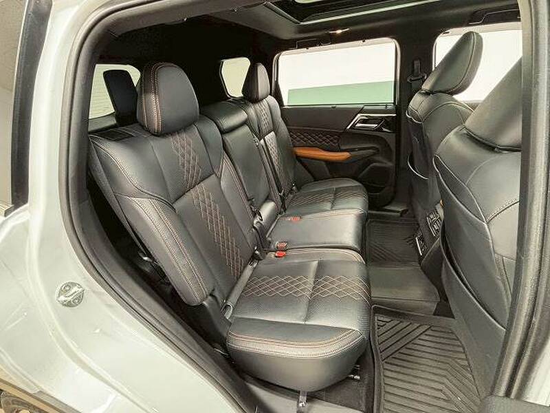 MITSUBISHI OUTLANDER PHV