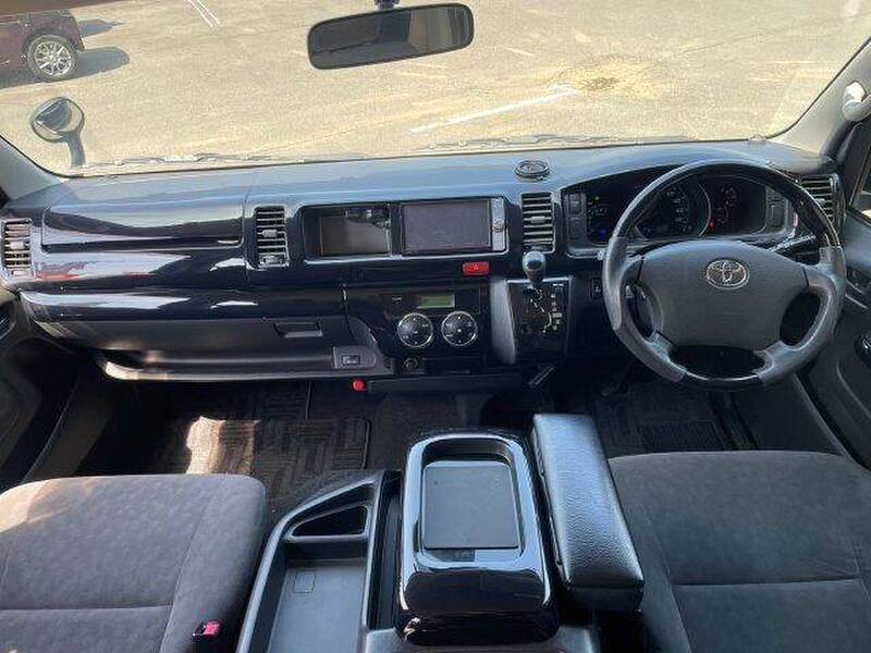 TOYOTA HIACE WAGON