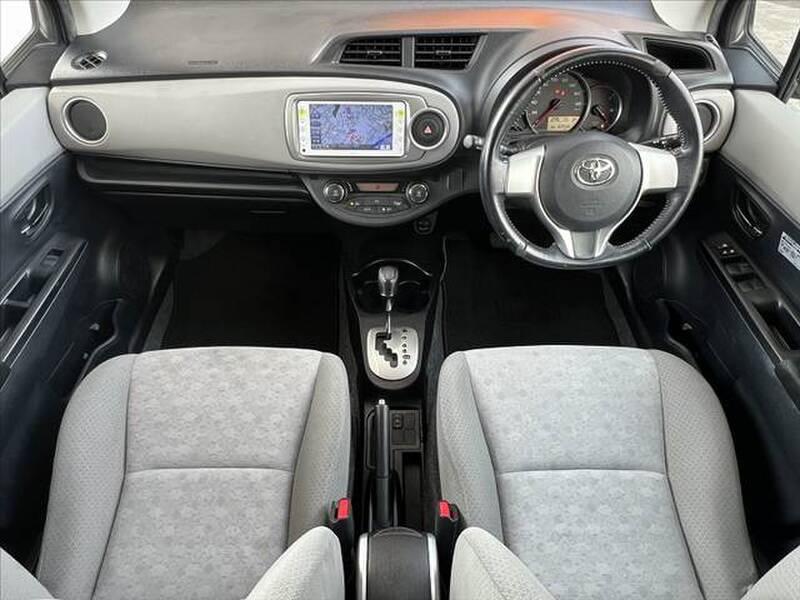 TOYOTA VITZ (YARIS)