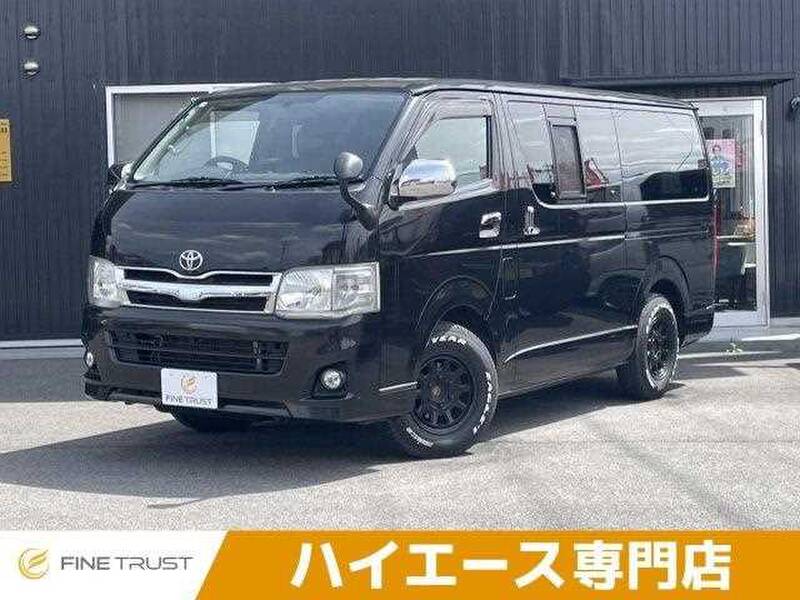 TOYOTA HIACE VAN