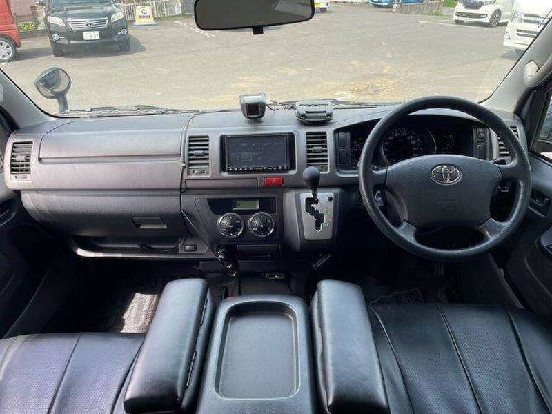 TOYOTA HIACE VAN