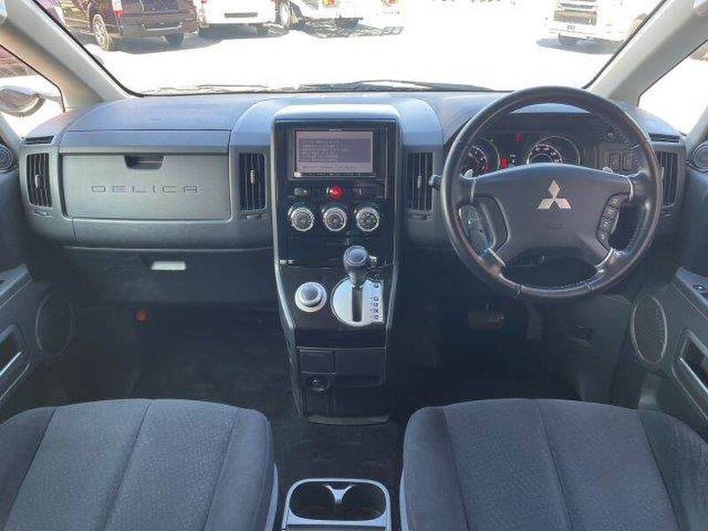 MITSUBISHI DELICA D5