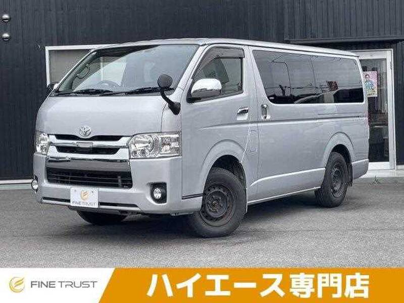 TOYOTA HIACE VAN