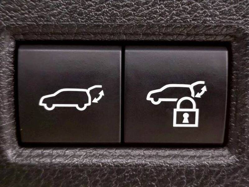TOYOTA HARRIER HYBRID