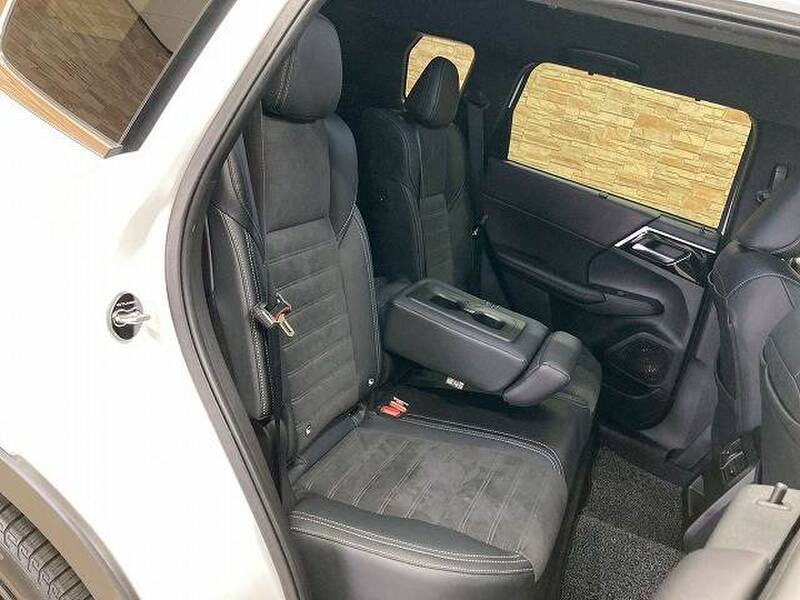 MITSUBISHI OUTLANDER PHV
