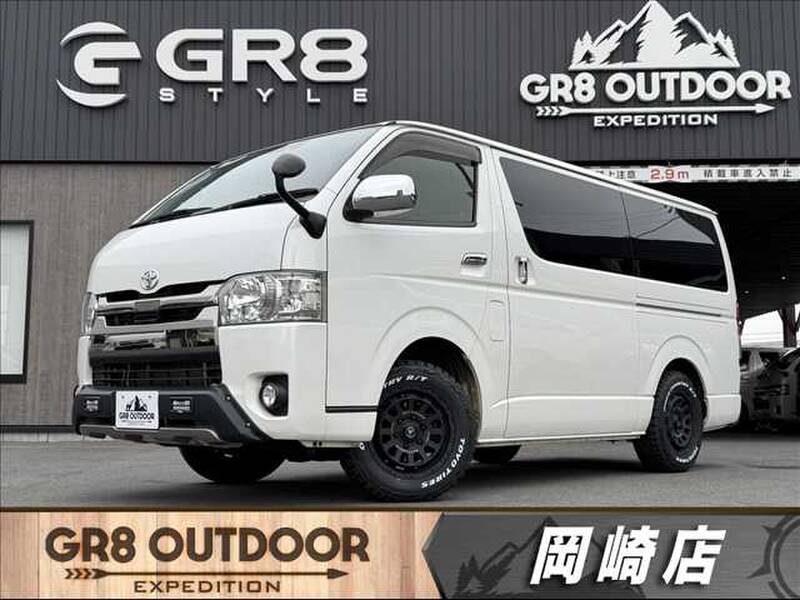 TOYOTA HIACE VAN