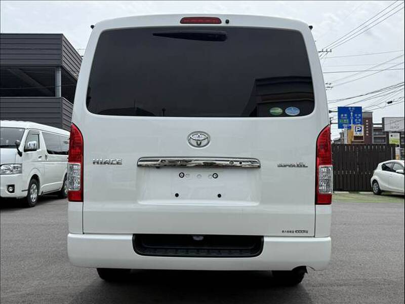 TOYOTA HIACE VAN