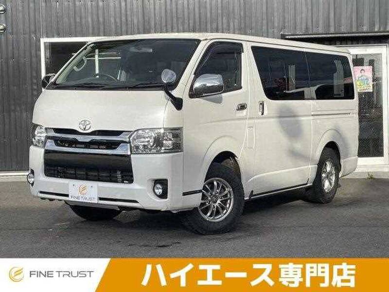 TOYOTA HIACE VAN