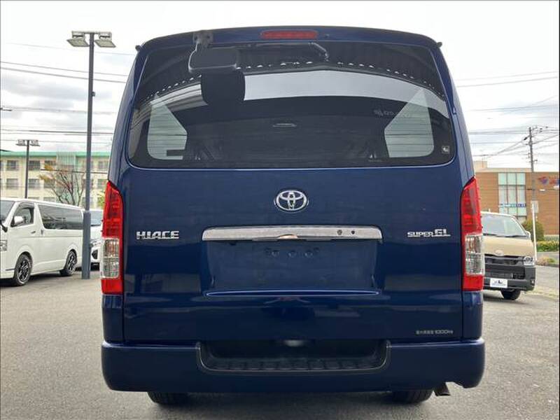 TOYOTA HIACE VAN