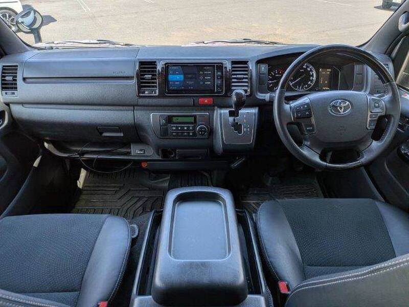 TOYOTA HIACE VAN