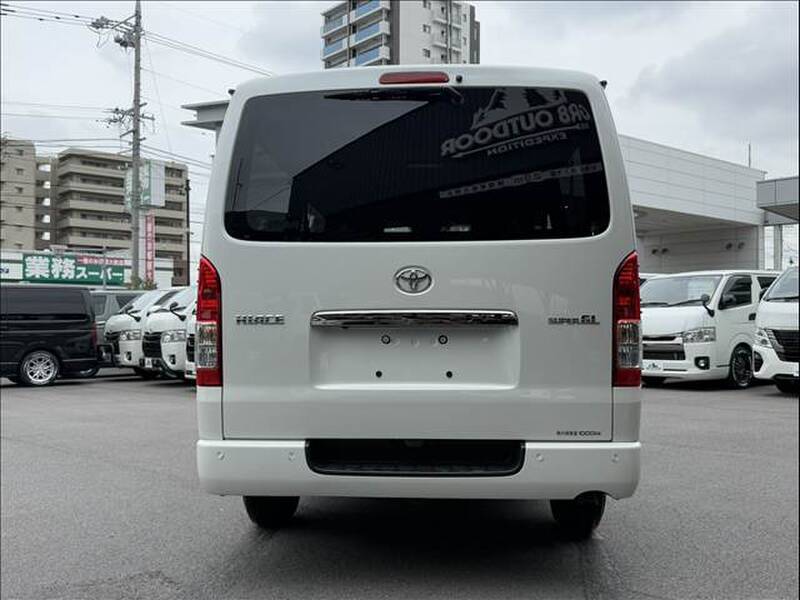 TOYOTA HIACE VAN