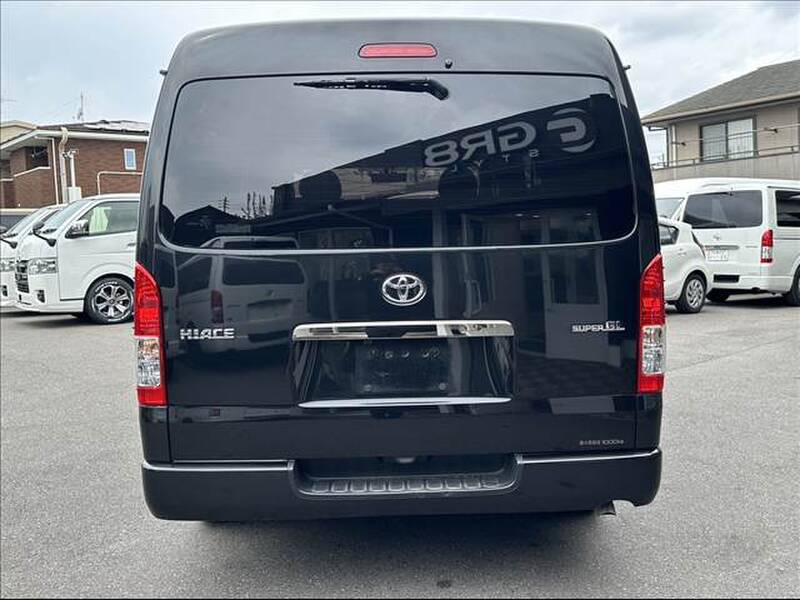 TOYOTA HIACE VAN
