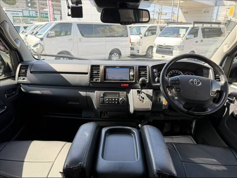 TOYOTA HIACE VAN