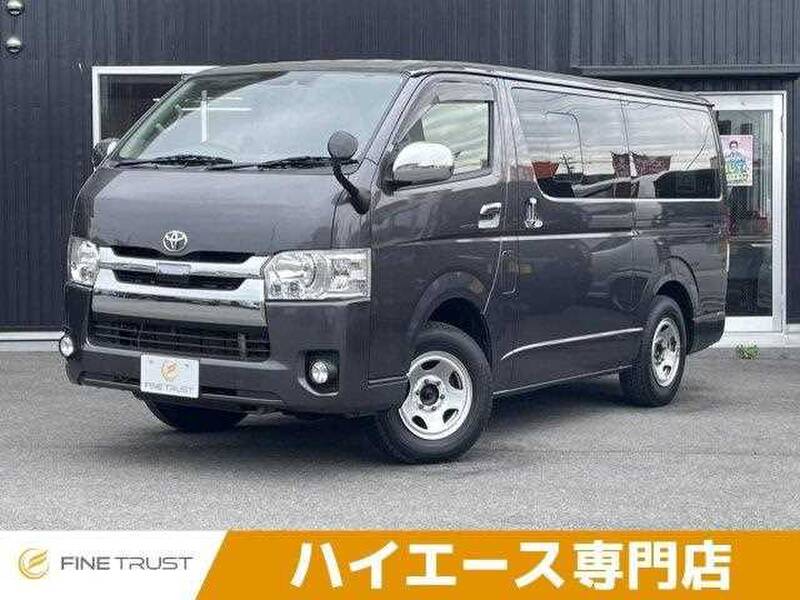 TOYOTA HIACE VAN