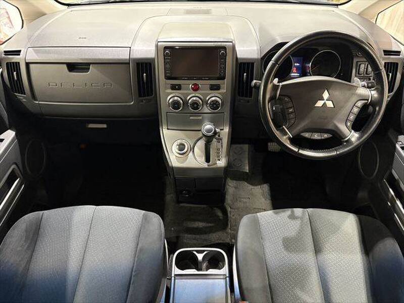 MITSUBISHI DELICA D5