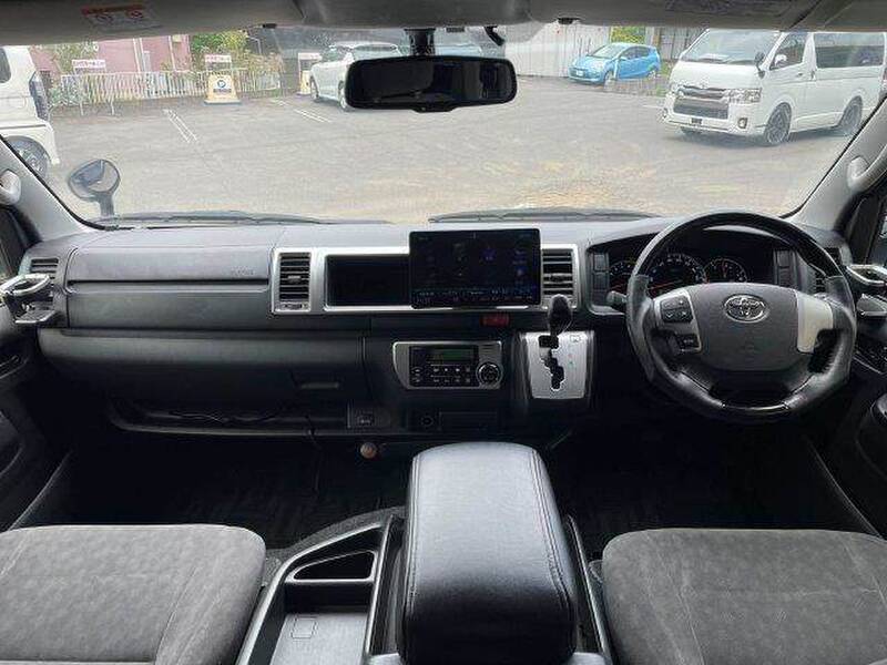 TOYOTA HIACE WAGON