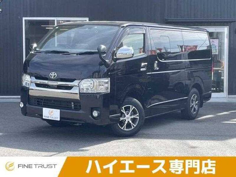 TOYOTA HIACE VAN
