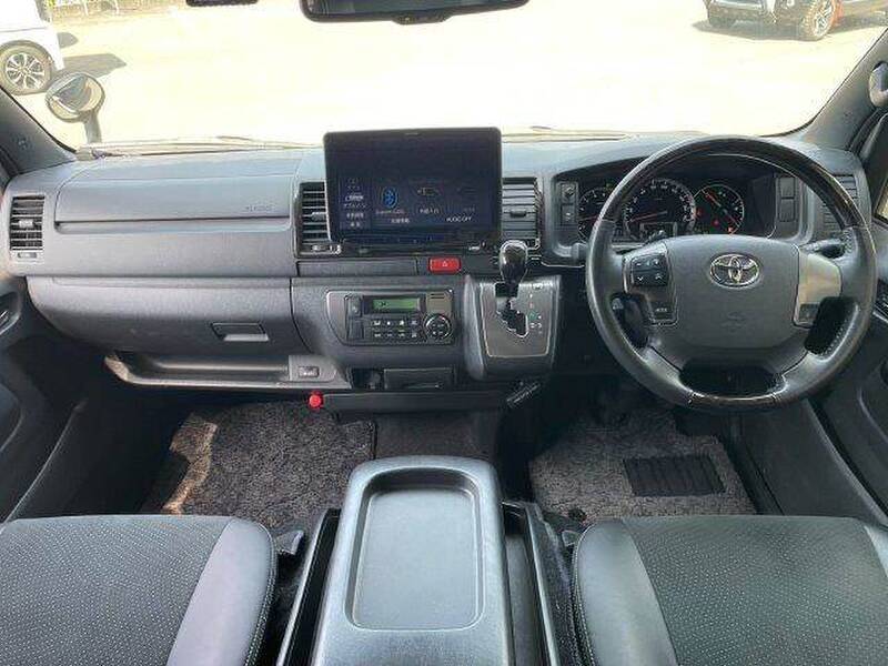 TOYOTA HIACE VAN