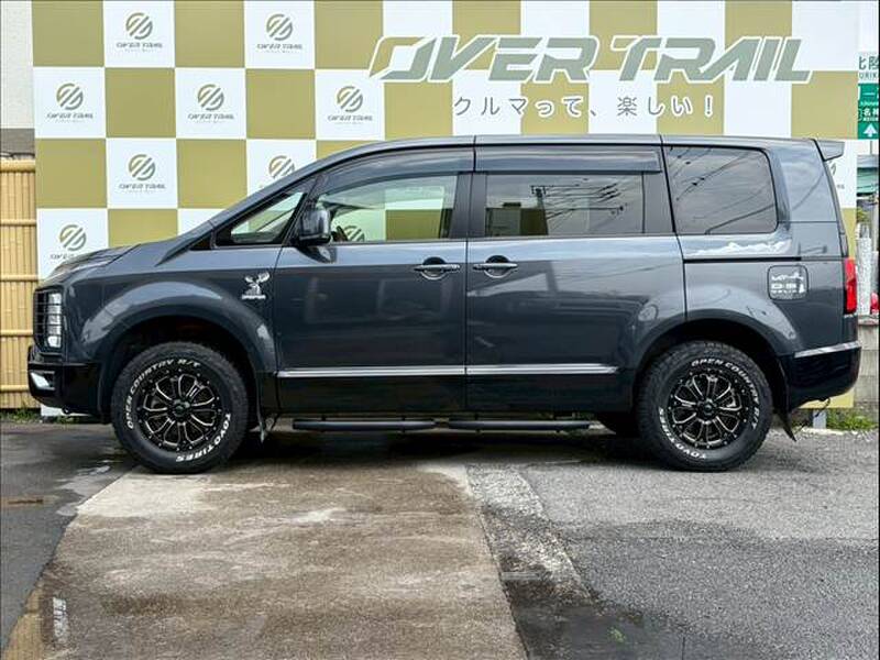 MITSUBISHI DELICA D5