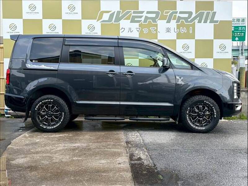 MITSUBISHI DELICA D5