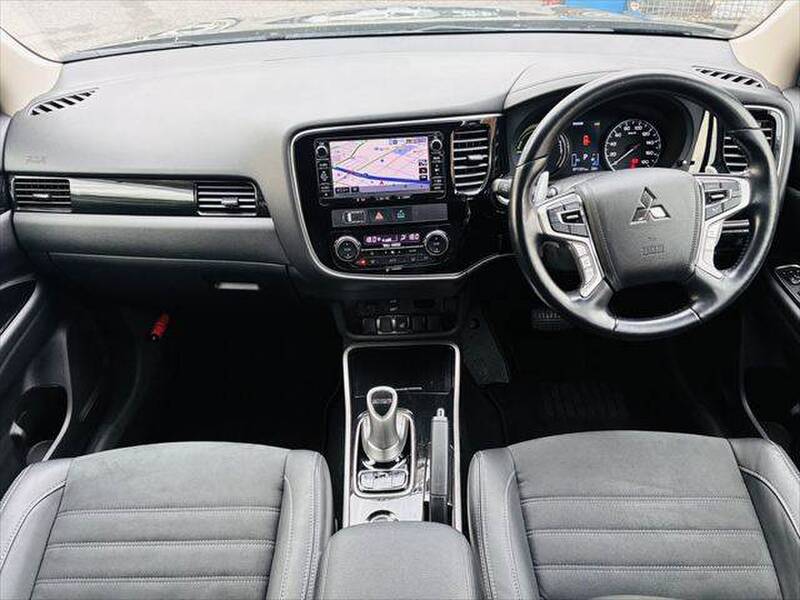 MITSUBISHI OUTLANDER PHV