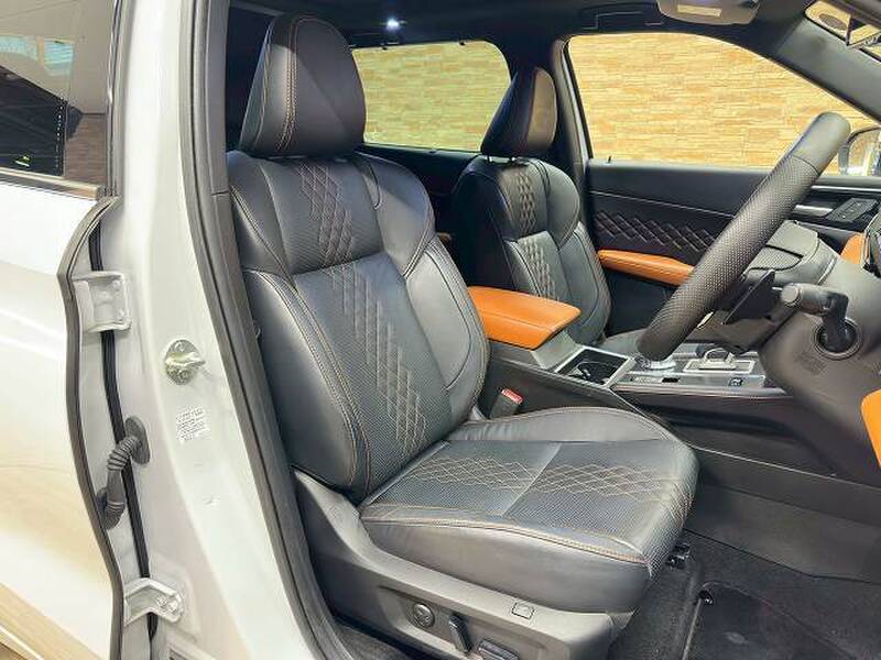 MITSUBISHI OUTLANDER PHV