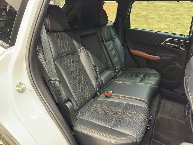 MITSUBISHI OUTLANDER PHV