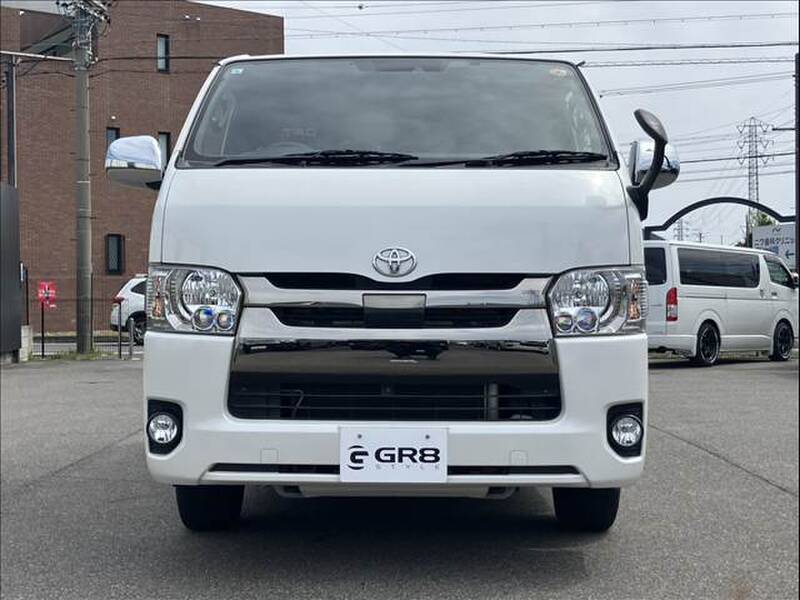 TOYOTA HIACE VAN