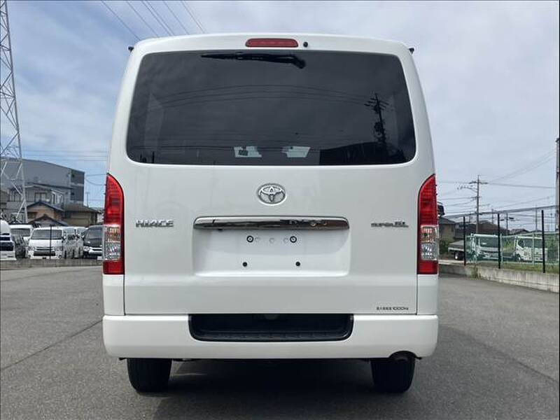 TOYOTA HIACE VAN