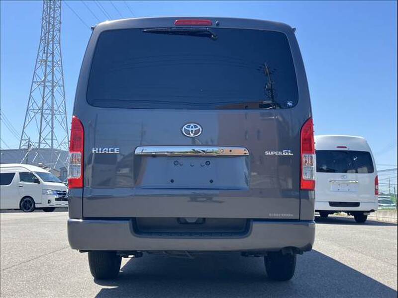 TOYOTA HIACE VAN