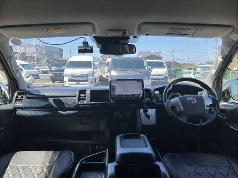 TOYOTA HIACE VAN