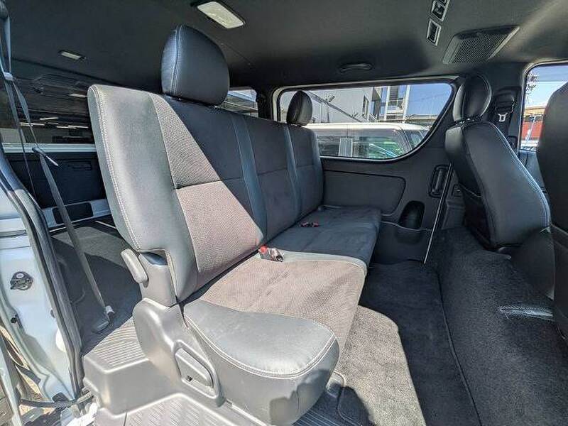 TOYOTA HIACE VAN