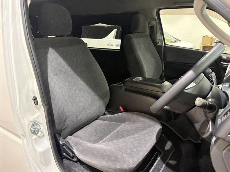 TOYOTA HIACE WAGON