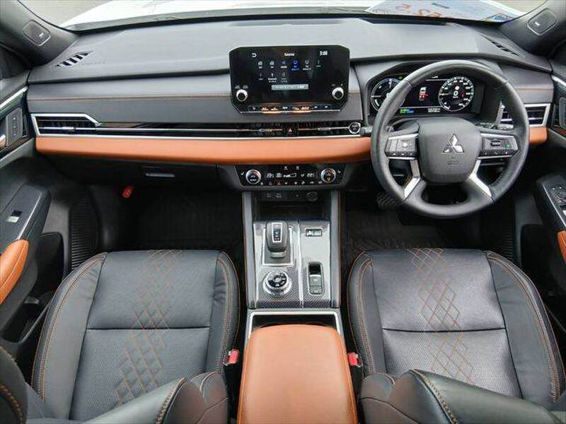 MITSUBISHI OUTLANDER PHV