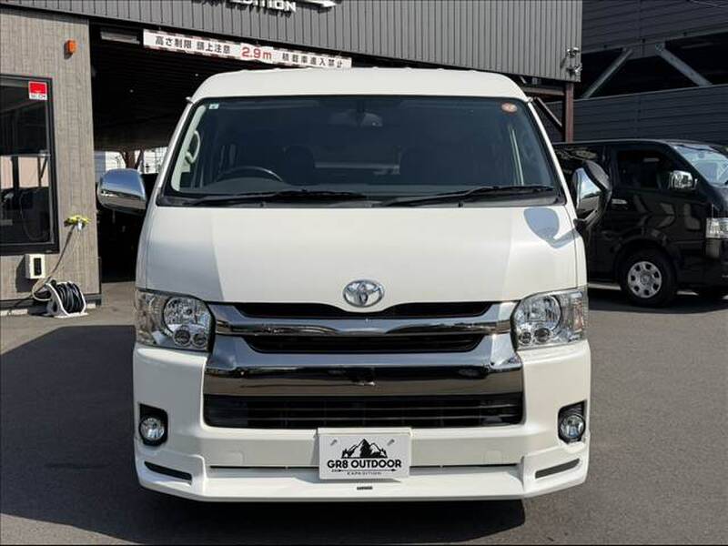 TOYOTA HIACE VAN