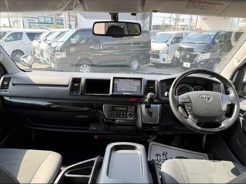 TOYOTA HIACE VAN