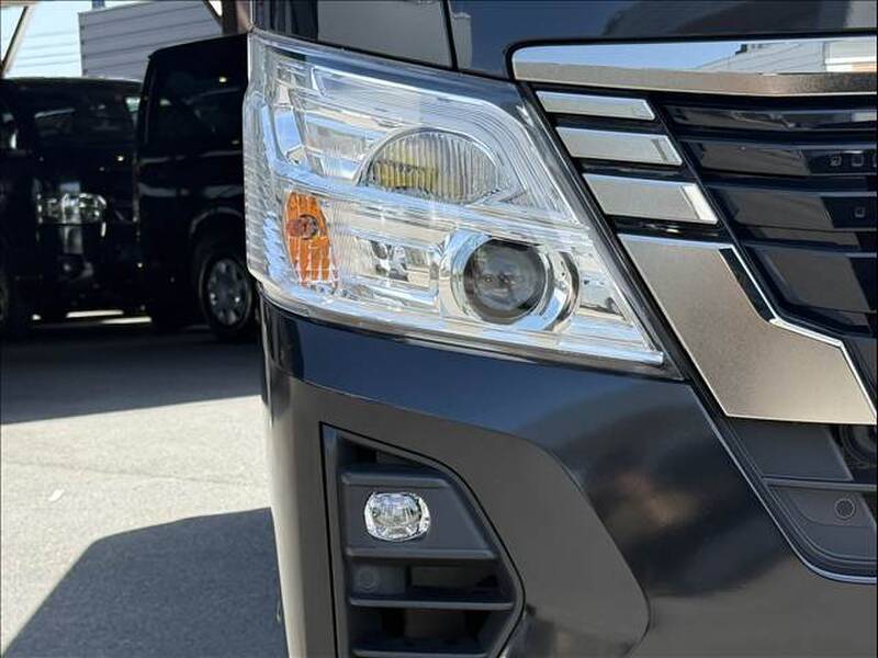 NISSAN CARAVAN VAN (URVAN)